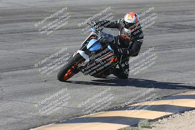 media/Oct-13-2025-Moto Forza (Mon) [[a66d839500]]/3-B Group/Session 2 (Bowl)/